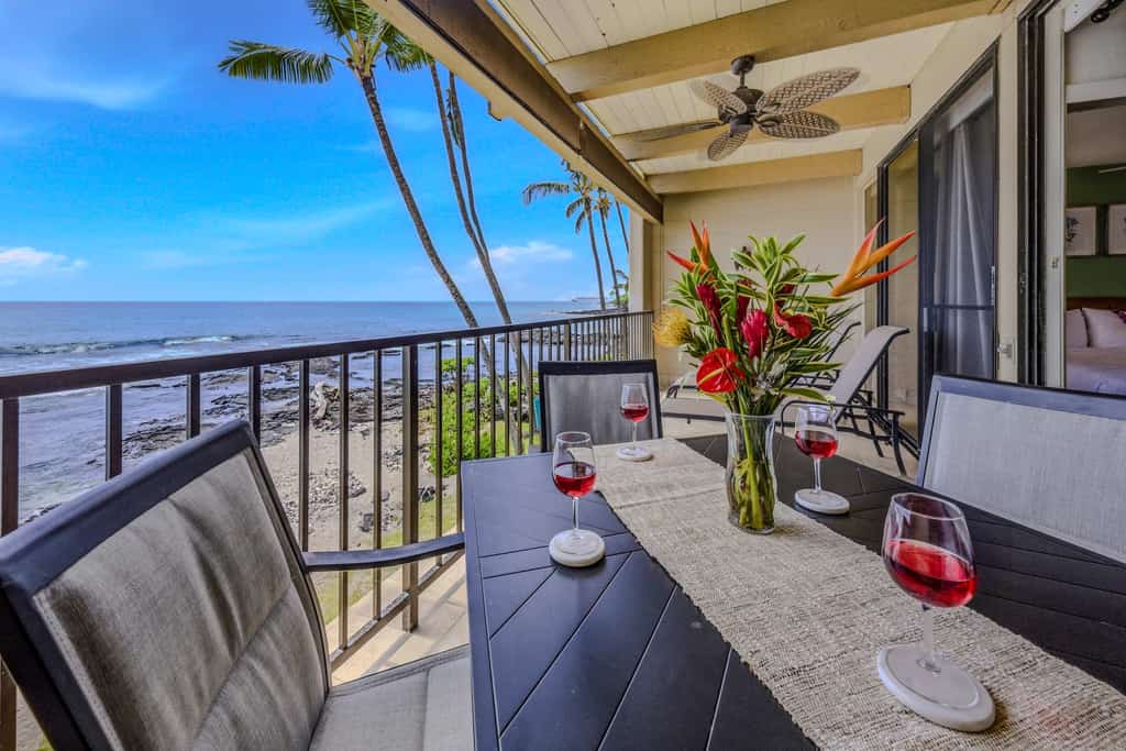 Chic oceanfront condo with full ocean views, pool & hot tub