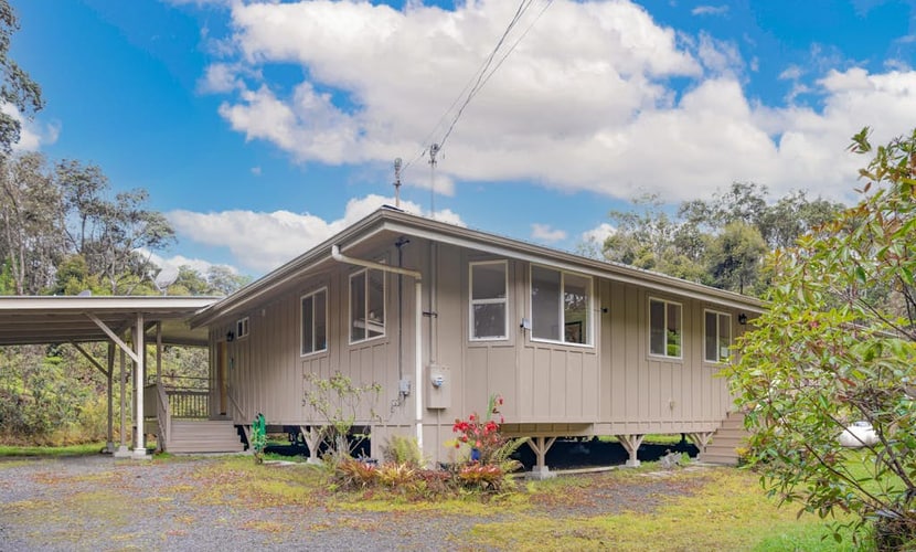 Bright home by the volcano with lanai, grill, open kitchen & fireplace