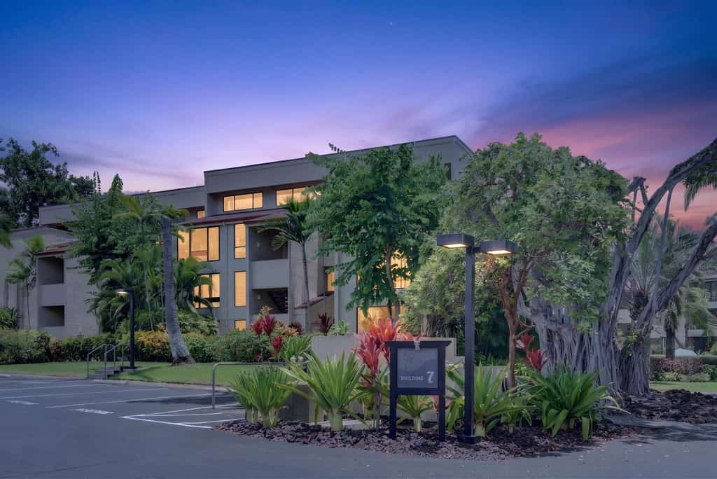 Peaceful home near the ocean with loft, pool, tennis. Ping-Pong & beach chairs