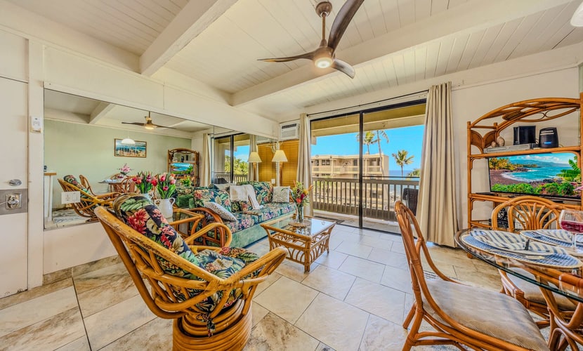 Classic island condo w/ partial ocean view, & shared hot tub & pool