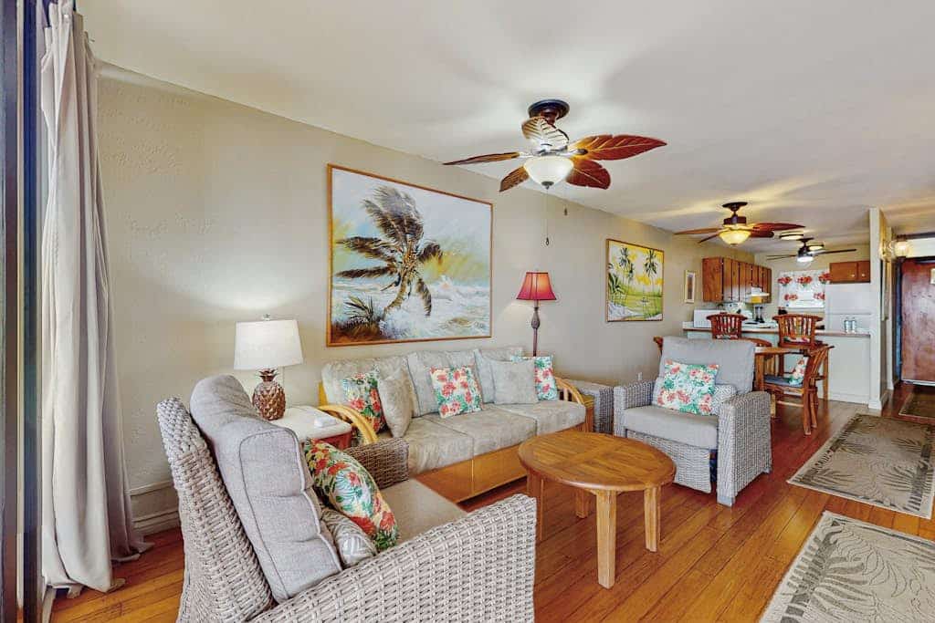 Lovely oceanfront villa with pool, hot tub & lanai