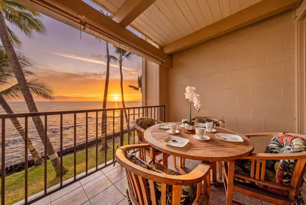 Lovely oceanfront villa with pool, hot tub & lanai