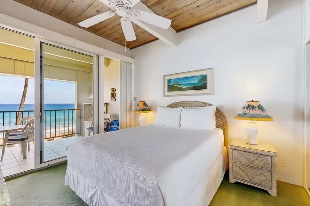 Oceanfront condo with lanai, full water view, hot tub & pool. 1 bedroom, 2 bathrooms unit that sleeps 4 with queen-sized sofa bed. 