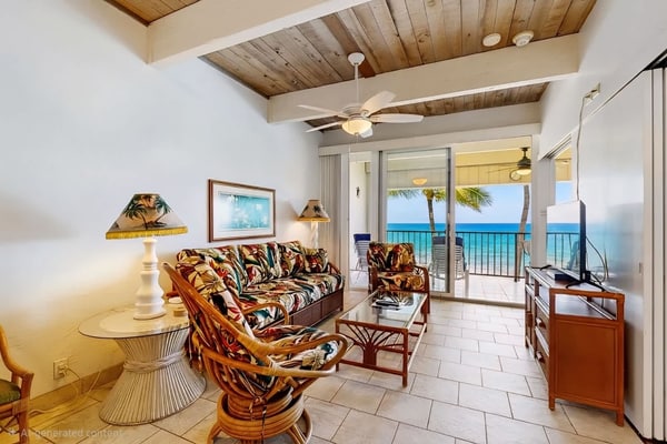 Oceanfront condo with lanai, full water view, hot tub & pool. 1 bedroom, 2 bathrooms unit that sleeps 4 with queen-sized sofa bed.