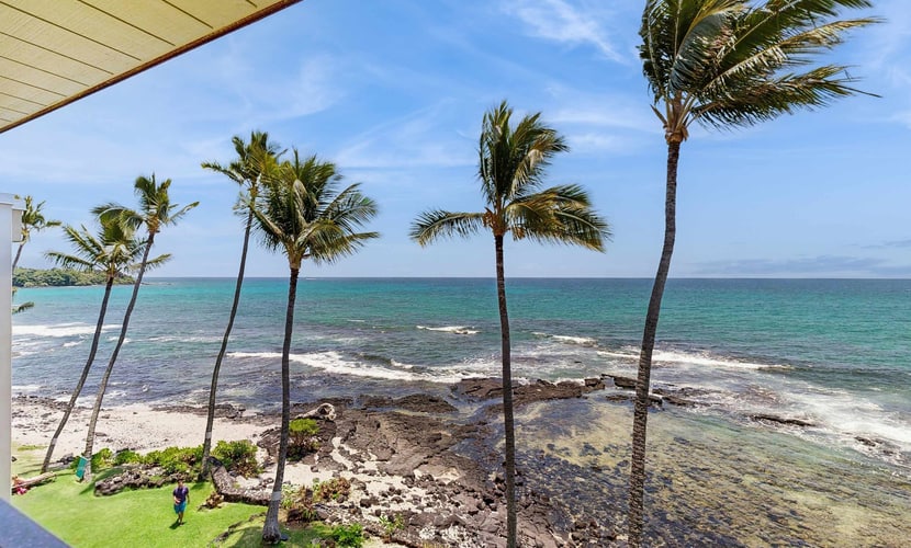 Oceanfront condo with lanai, full water view, hot tub & pool. 1 bedroom, 2 bathrooms unit that sleeps 4 with queen-sized sofa bed.