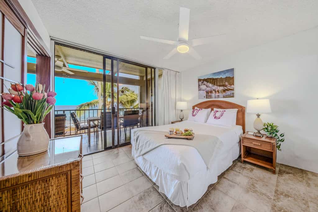 Sunny oceanfront condo with hot tub, pool, balcony & washer/dryer