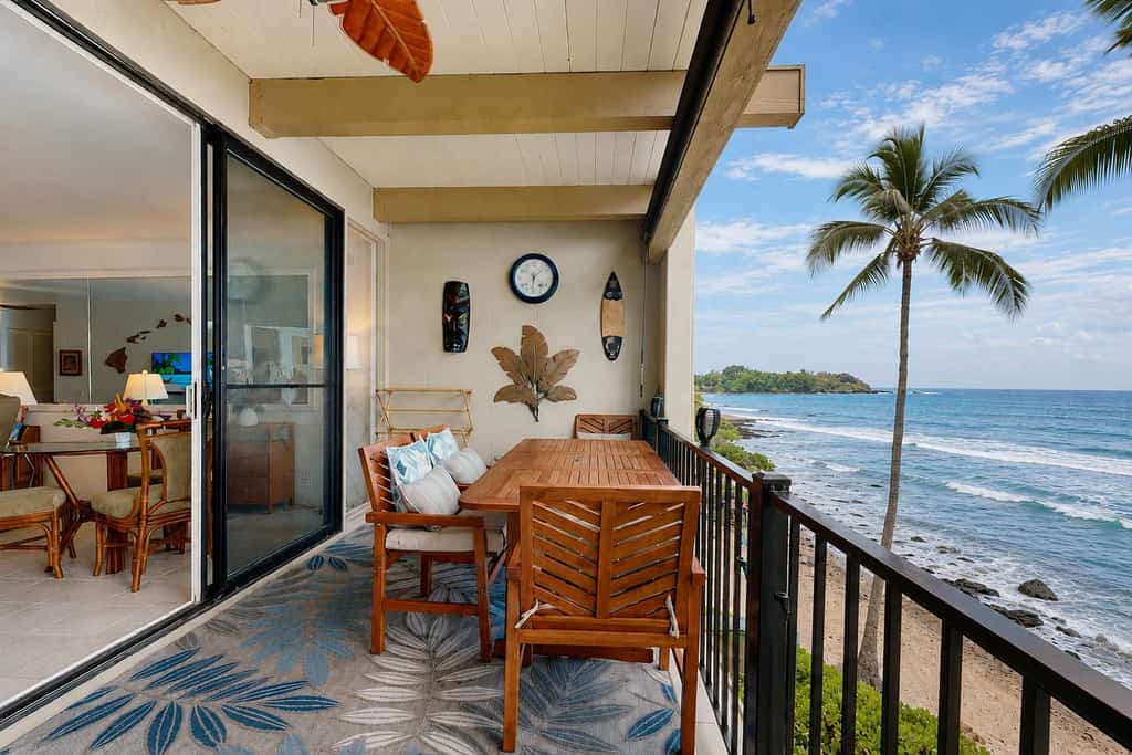 Bright beachfront condo with ocean views, pool & hot tub