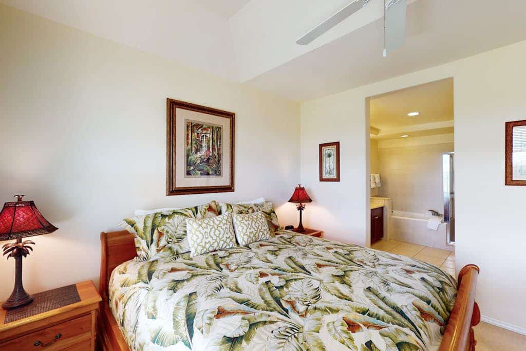 Waikoloa Resort gem with pool, hot tub & balcony - 1 mile to beach