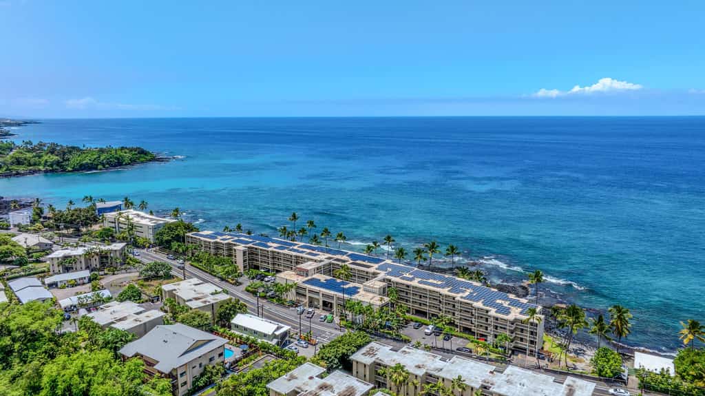 Second floor studio with shared pool & hot tub, ocean view, washer/dryer