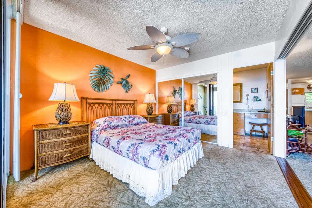 Enchanting oceanfront condo with pool, views & high-speed WiFi