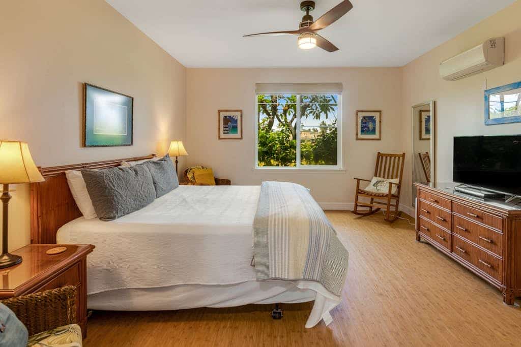 Ground-floor, golf-view condo near A-Bay beach & shops with infinity pool & spa