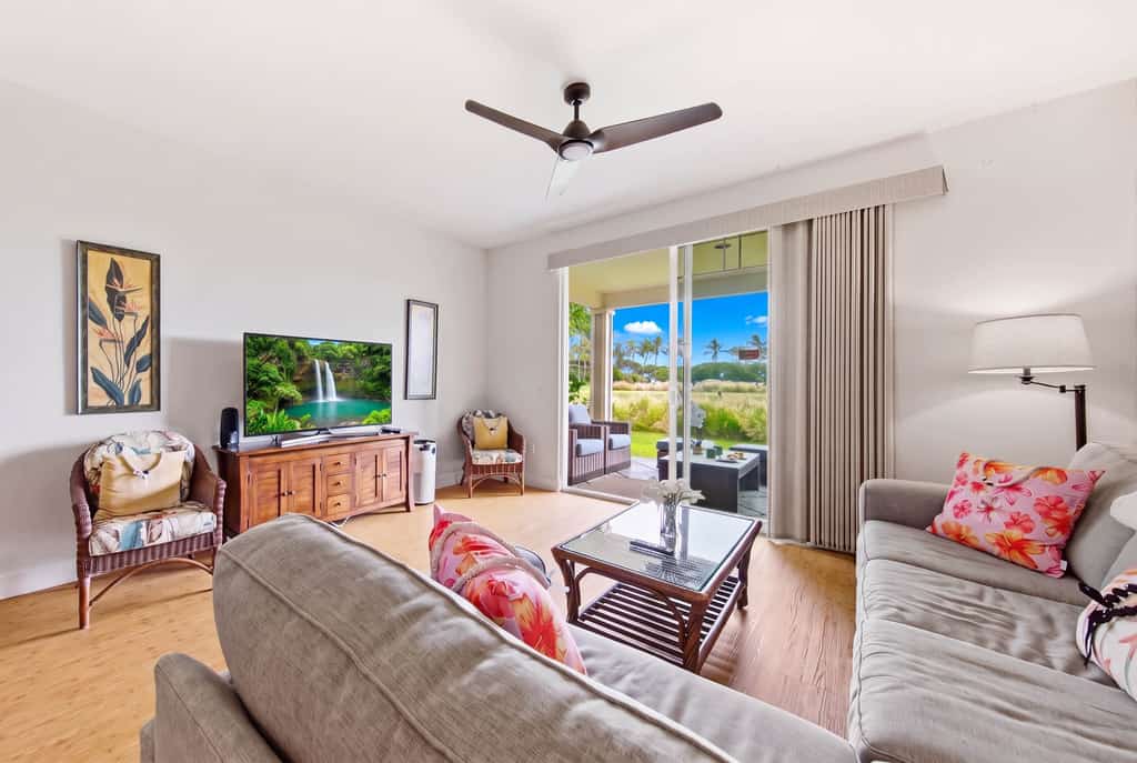 Ground-floor, golf-view condo near A-Bay beach & shops with infinity pool & spa