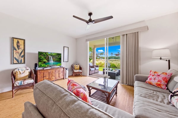 Ground-floor, golf-view condo near A-Bay beach & shops with infinity pool & spa