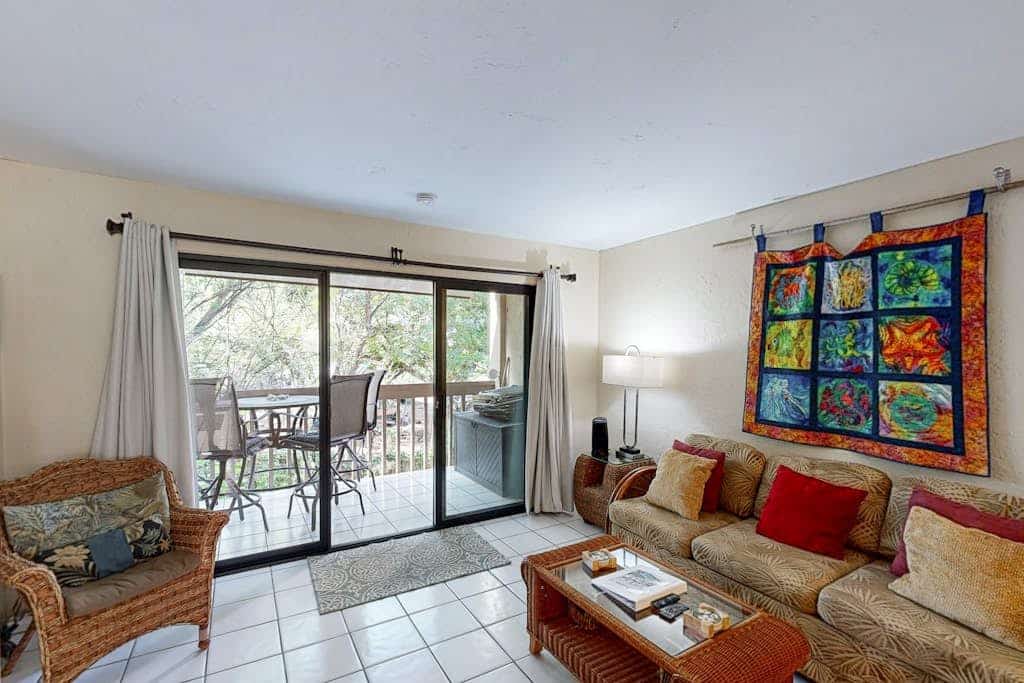 Royal Kahili retreat with pool, hot tub, lanai, & elevator - near beach
