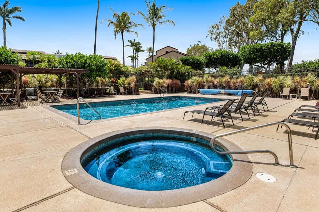 Beautiful home w/ocean & fairway views from lanai, shared pool/hot tub, & tennis