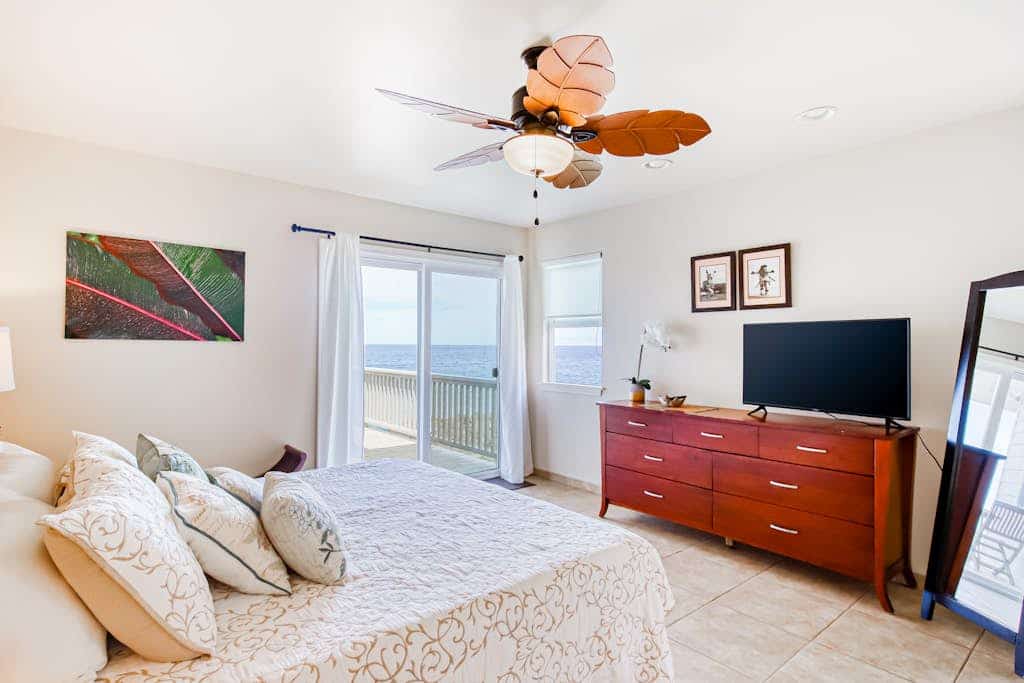 Oceanfront Home w/ Incredible Lanai, Great Ocean View, WiFi, Washer/Dryer