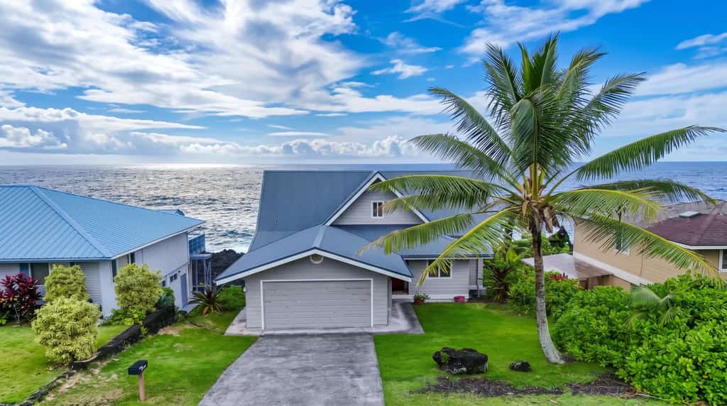 Oceanfront Home w/ Incredible Lanai, Great Ocean View, WiFi, Washer/Dryer