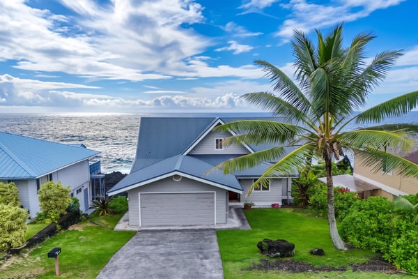 Oceanfront Home w/ Incredible Lanai, Great Ocean View, WiFi, Washer/Dryer