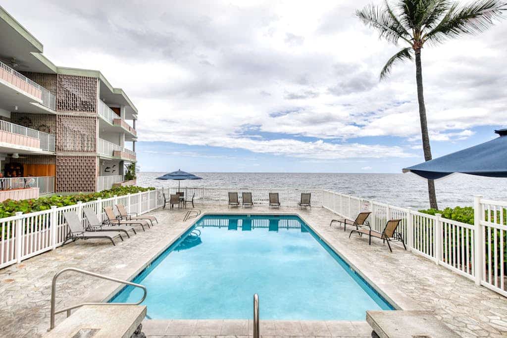 Oceanfront Kona Shores Condo with Pool, Lanai & Easy Beach Access