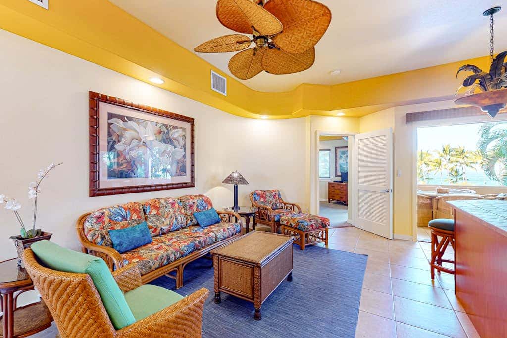 Kahaluu Beach Villas 1-203