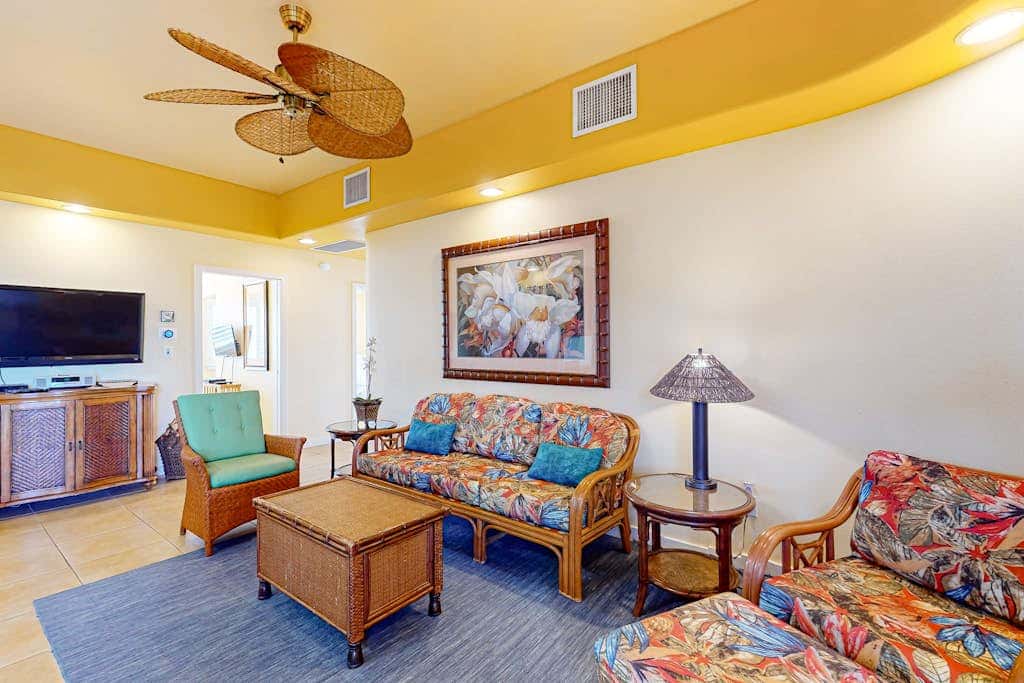 Kahaluu Beach Villas 1-203