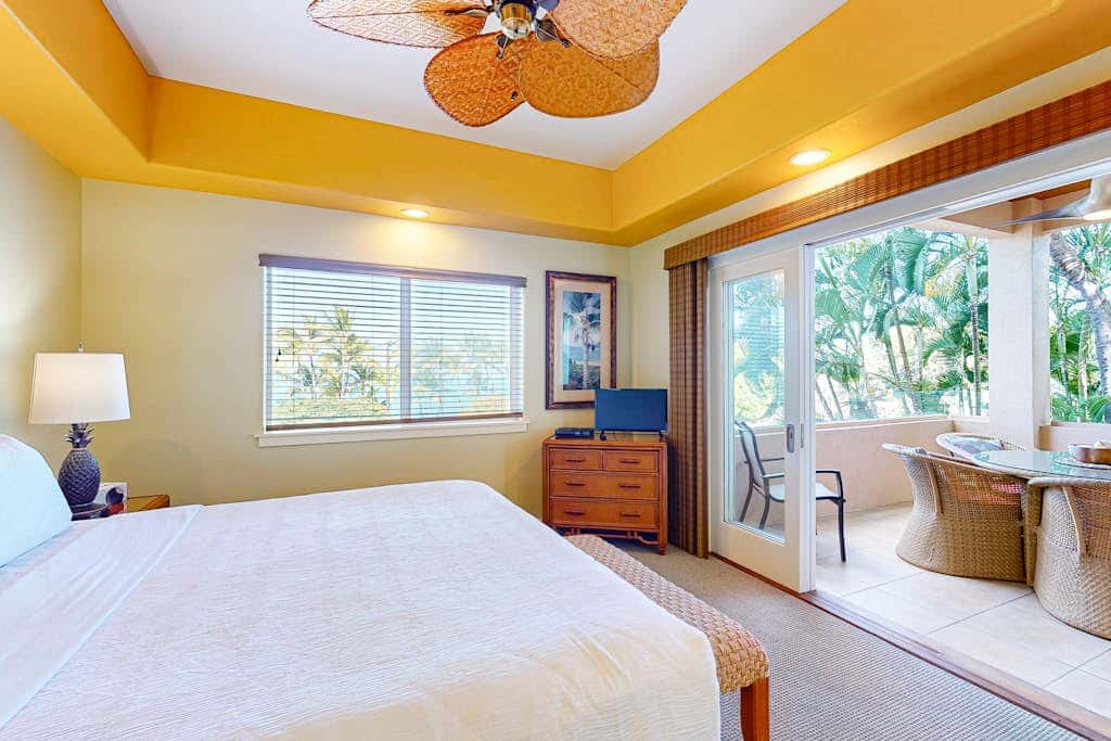 Kahaluu Beach Villas 1-203