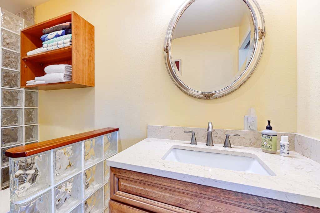 Kahaluu Beach Villas 1-203
