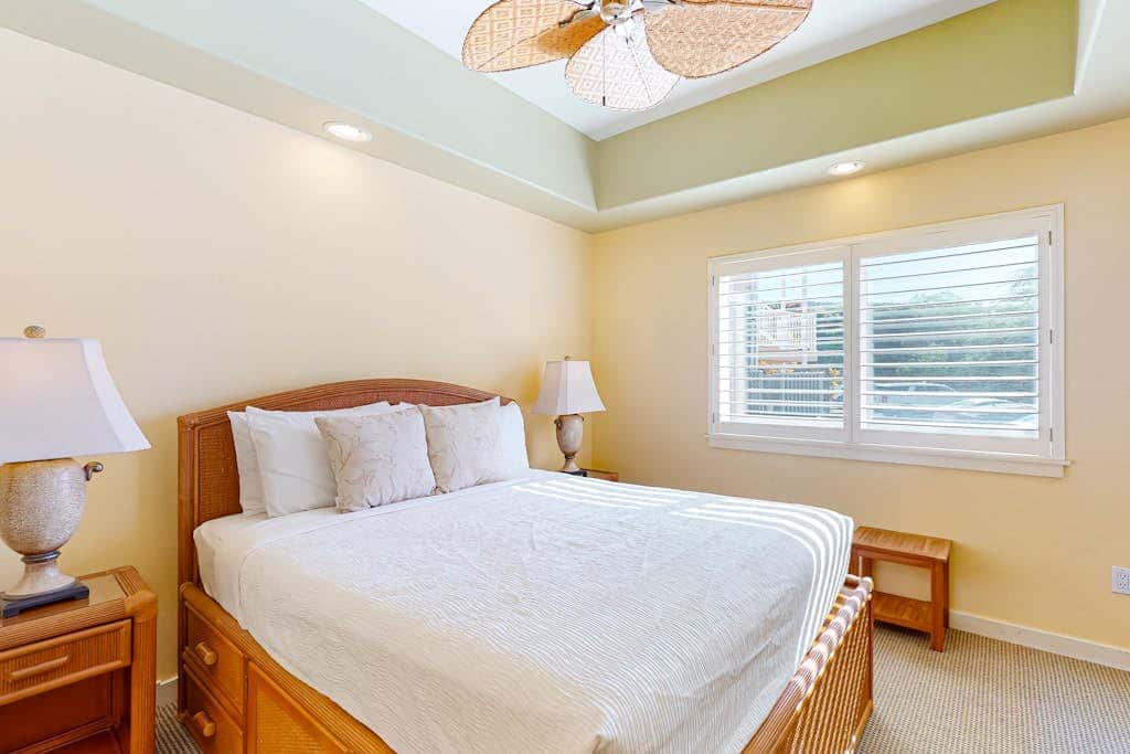 Kahaluu Beach Villas 1-203