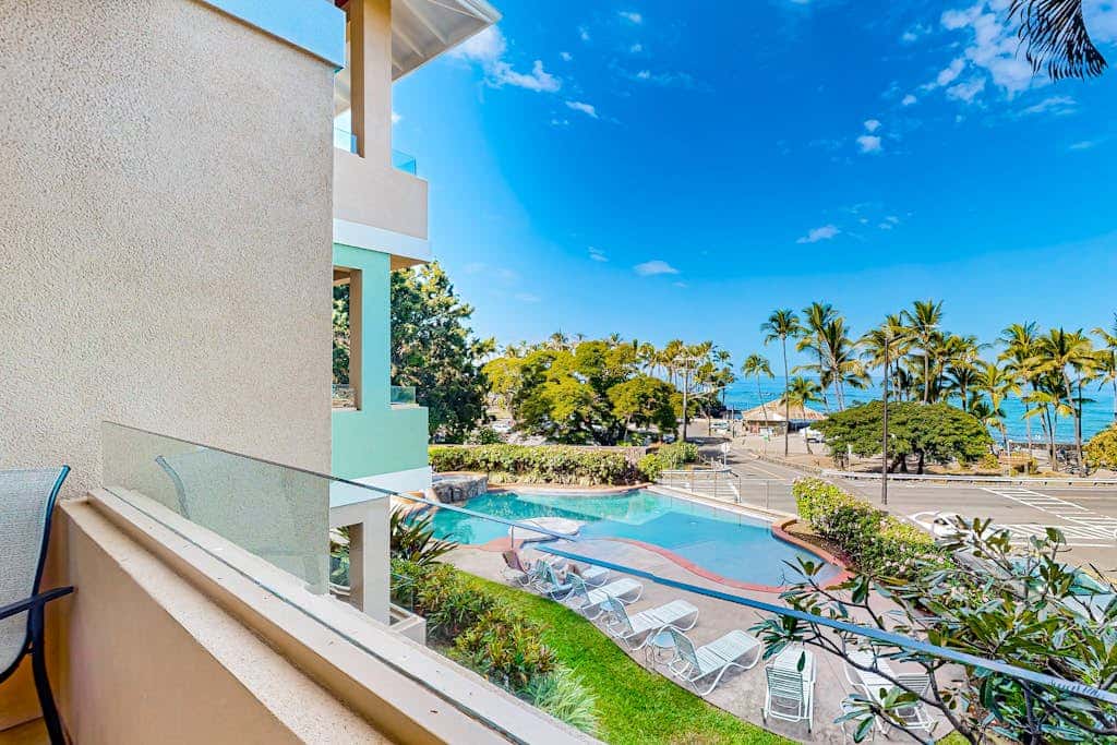 Kahaluu Beach Villas 1-203