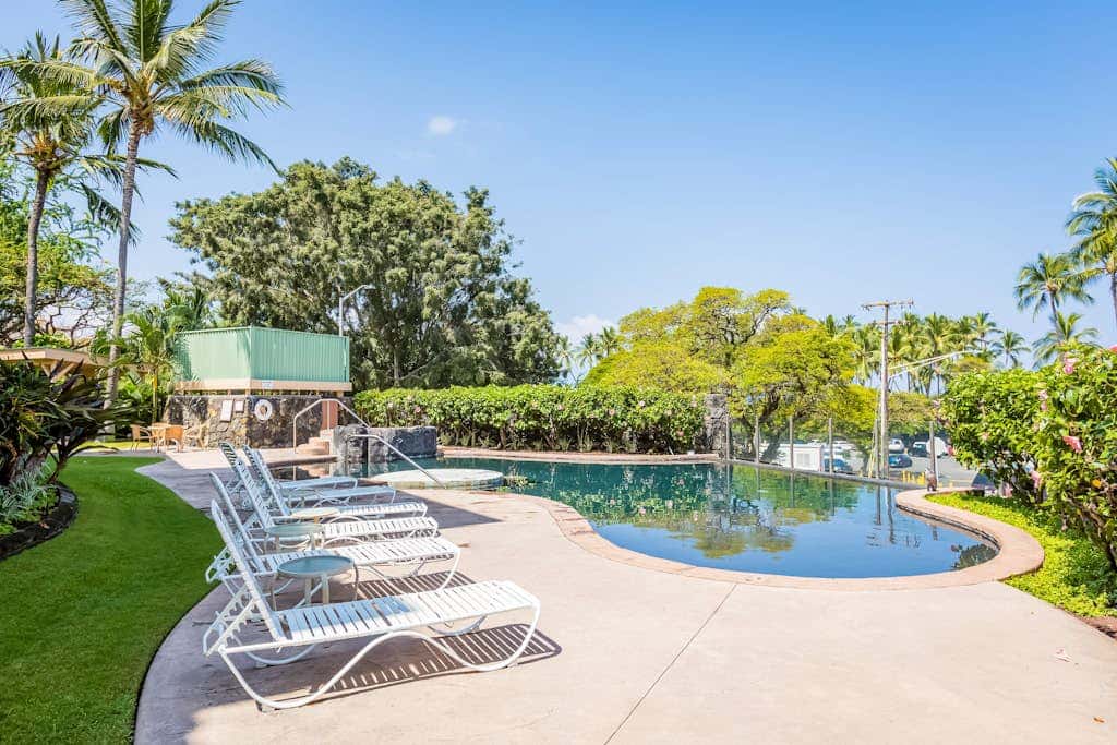 Kahaluu Beach Villas 1-203