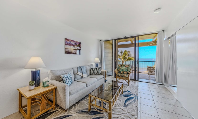 Oceanfront condo with washer/dryer, pool, hot tub & views