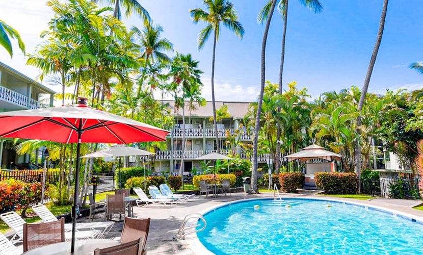 Clean & comfortable studio in the heart of Kailua Kona with pool, hot tub & AC