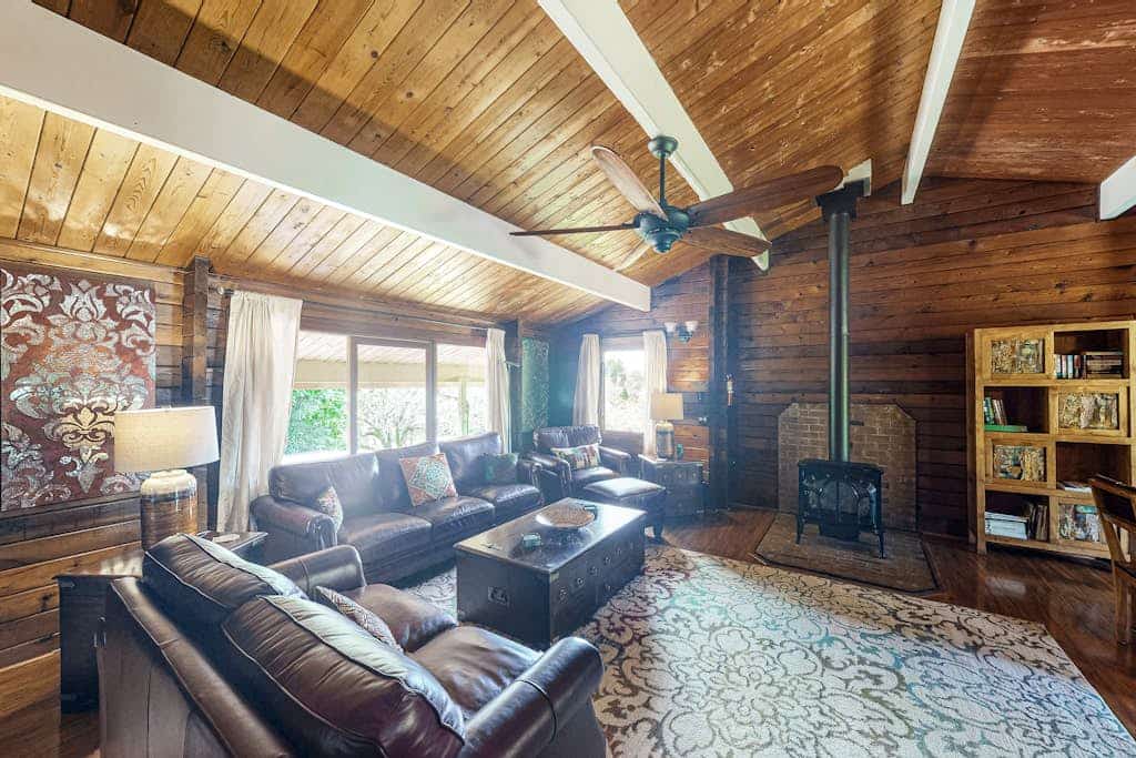 Tranquil home on 1.82-acres with lanai, free WiFi, W/D, and gas fireplace