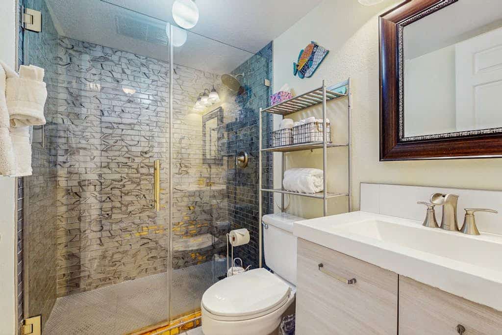 Amazing oceanfront condo with hot tub, pool, W/D, & grill - gorgeous ocean view