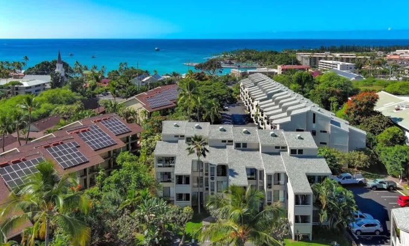 Casa Tropical Kona in Kailua-Kona with an ocean view & pool - walk to the beach