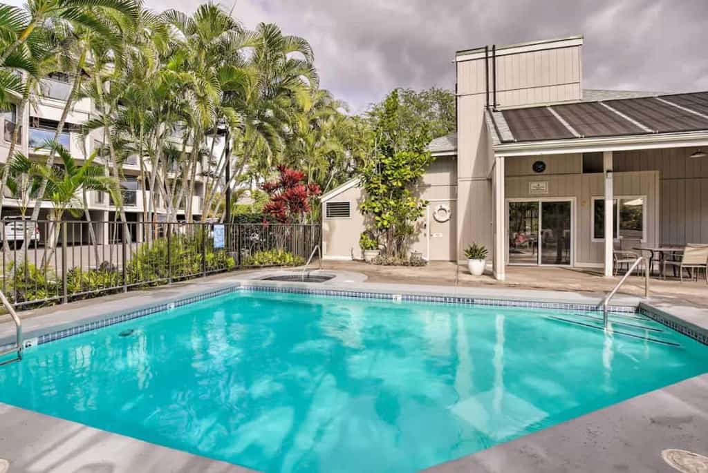 Casa Tropical Kona in Kailua-Kona with an ocean view & pool - walk to the beach