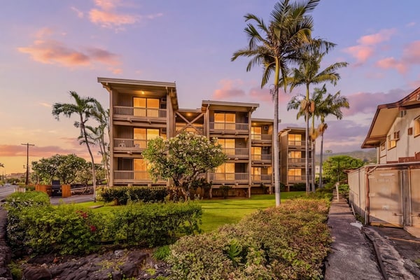 Kona Bali Kai studio w/pool, spa, & WiFi - steps to Banyan Surf Beach