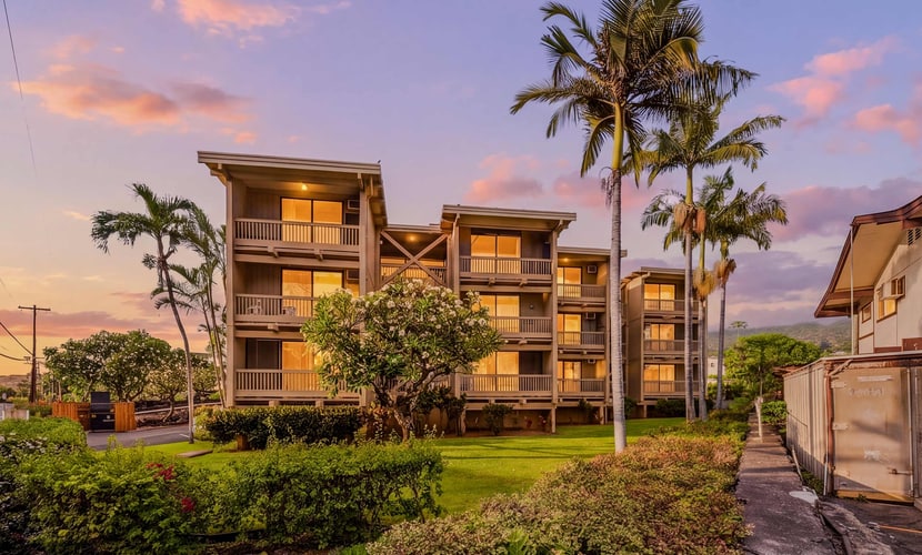 Kona Bali Kai Studio Condo w/Pool, Spa, AC, & WIFI - Steps to Banyan Surf Beach