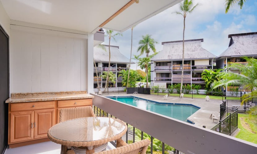 Gorgeous condo with water view, pool, private lanai & full kitchen