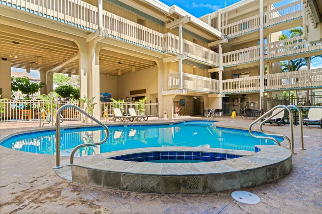 Ocean-view studio with lanai, pool & hot tub - steps to Banyans Beach & trolley