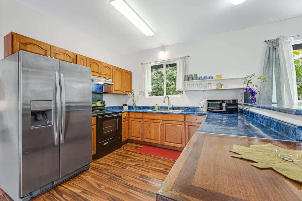 Snowbird-friendly home near the beach with patio, grill, outdoor dining area