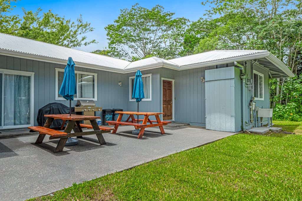 Snowbird-friendly home near the beach with patio, grill, outdoor dining area