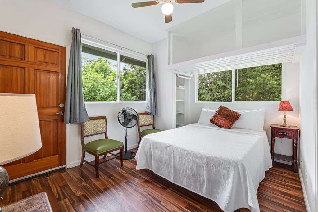 Snowbird-friendly home near the beach with patio, grill, outdoor dining area