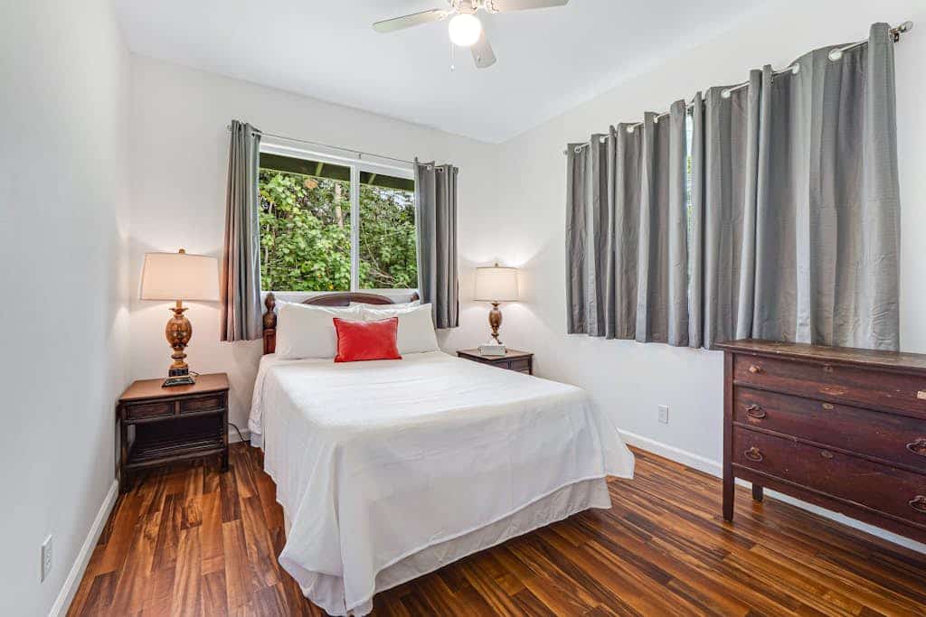 Snowbird-friendly home near the beach with patio, grill, outdoor dining area