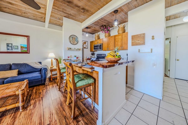 Condo with shared pool, hot tub, beach access & private balcony