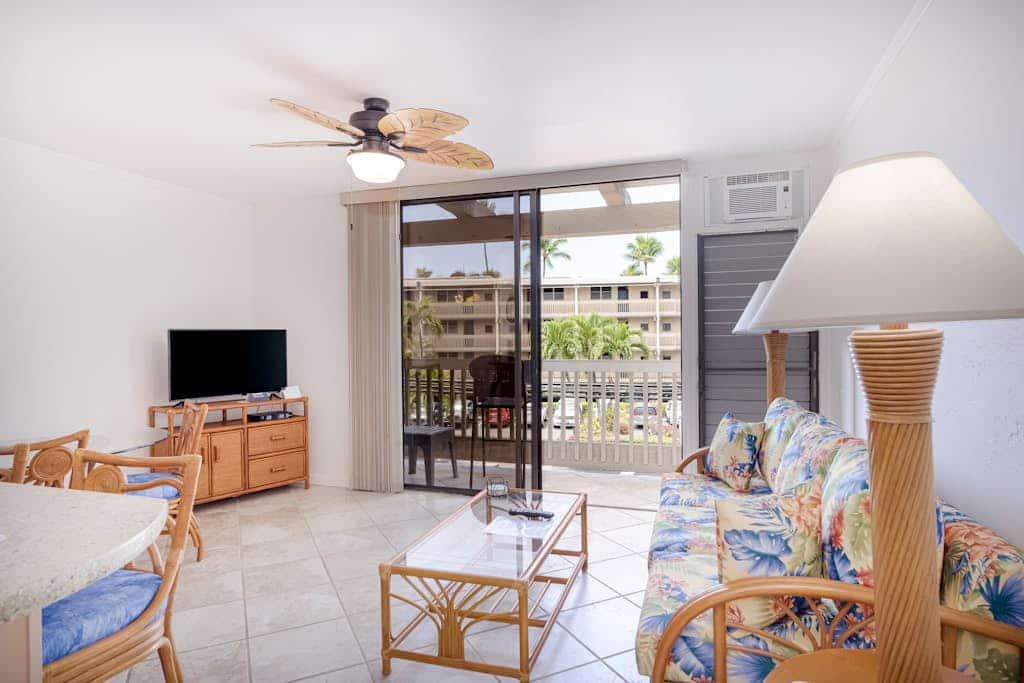 Serene condo with beach access, pool, hot tub, private balcony & washer/dryer