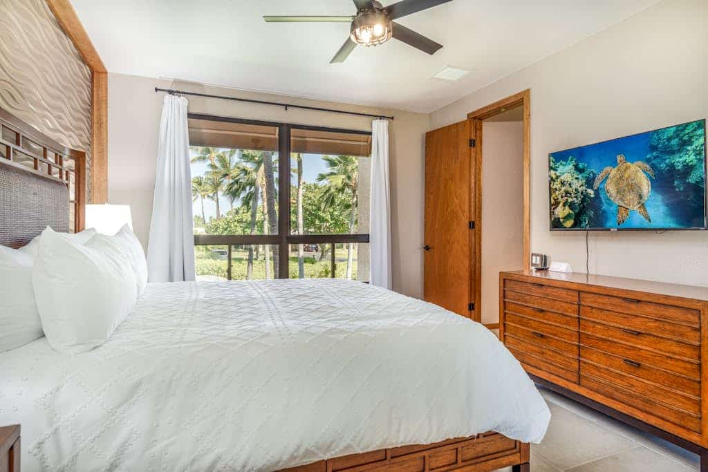 Fully renovated & customized condo with lanai, pool, hot tub, tennis, central AC