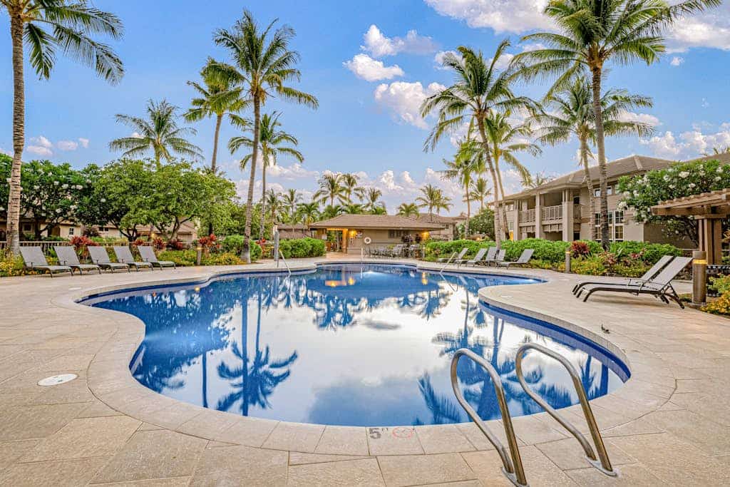 End condo with lanai, balcony, pool, hot tub & tennis - near the beach