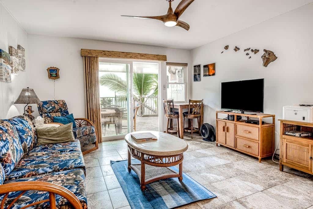 Enchanting oceanfront condo with pool, lanai, and washer/dryer - golfing nearby