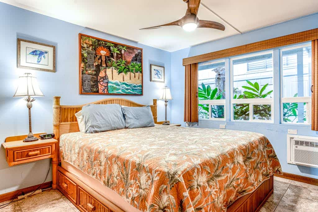 Enchanting oceanfront condo with pool, lanai, and washer/dryer - golfing nearby